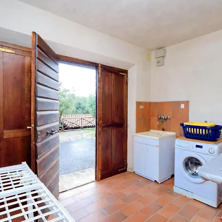 Inviting In With Pool Casa vacanze