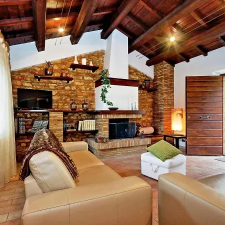 Casa vacanze Inviting In With Pool San Severino Marche